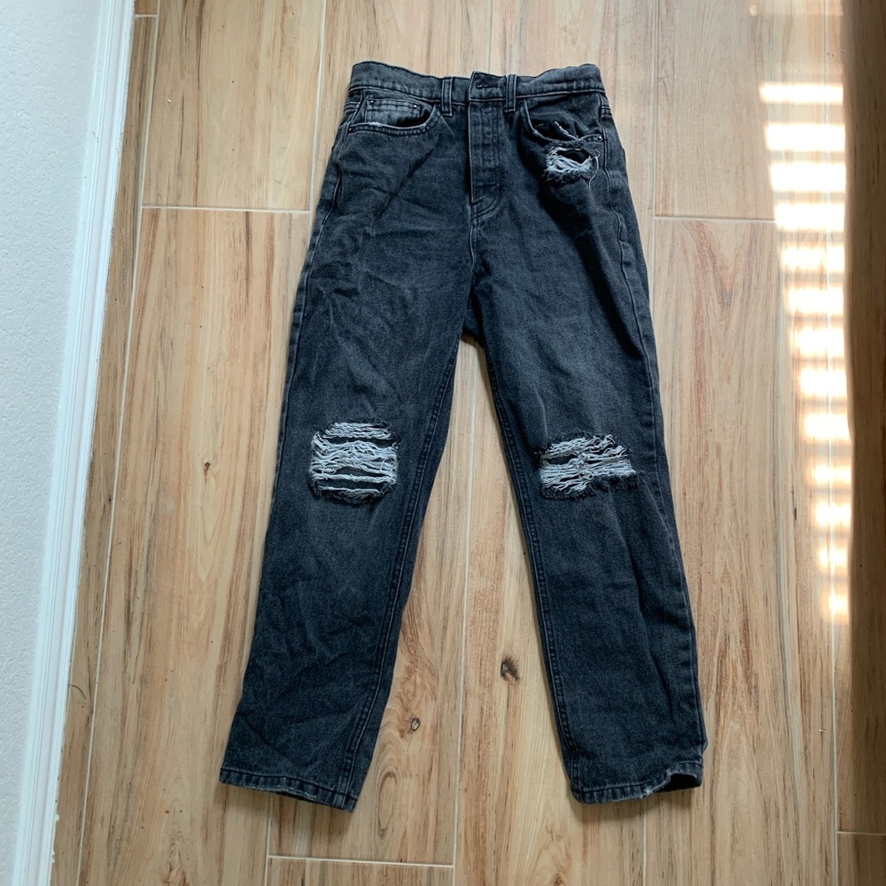 Baggy ripped jeans